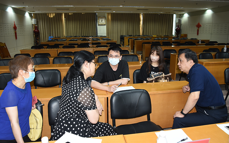 4现场面试.jpg 4现场面试.jpg