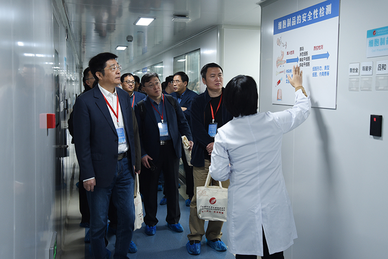 6参观中西医结合转化医学中心.jpg 6参观中西医结合转化医学中心.jpg