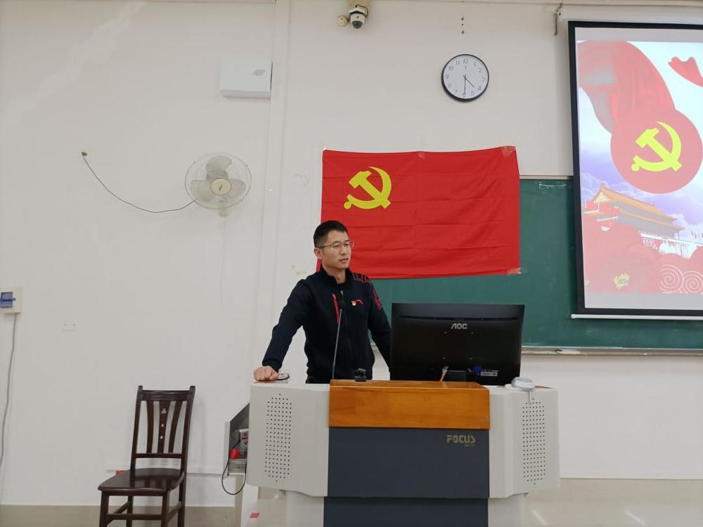 发放党徽 发放党徽