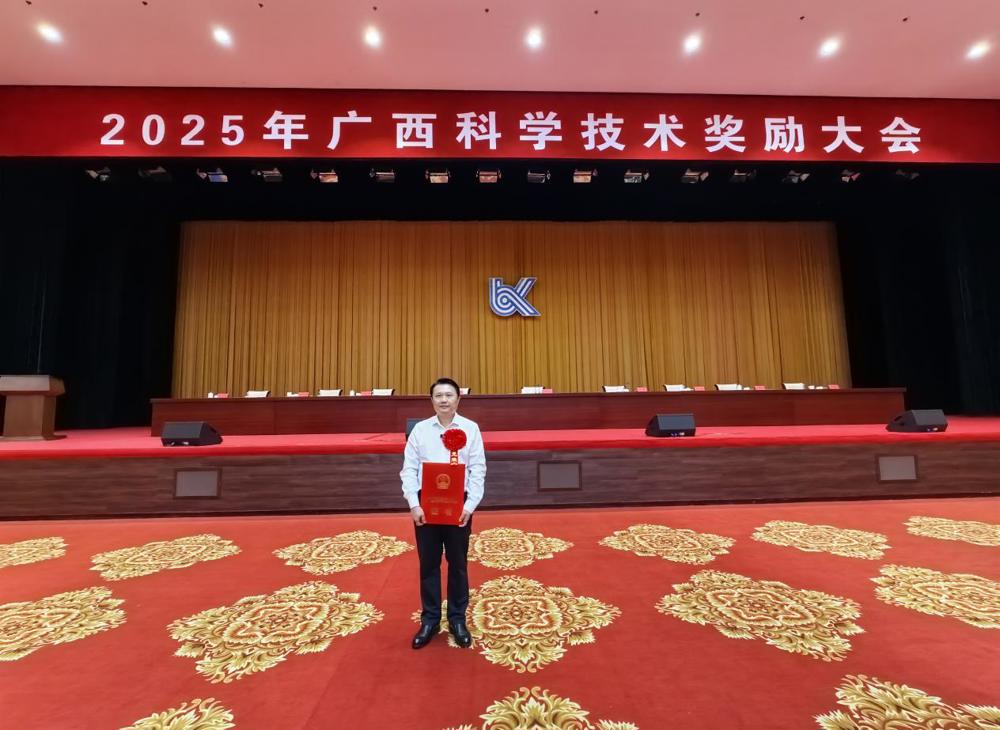 695cc6adf8b4df1c1aab753fe19c1e0