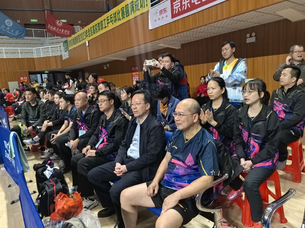 莫锦荣书记观看比赛 莫锦荣书记观看比赛