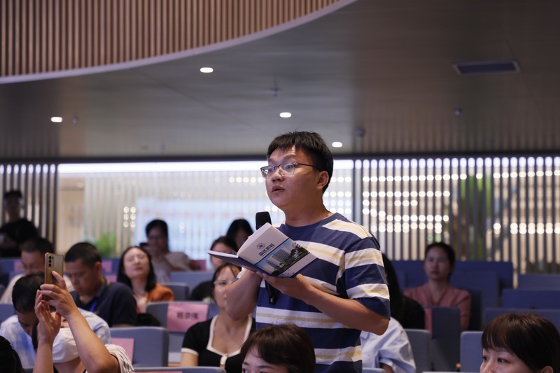 程嘉毫老师参与课堂互动