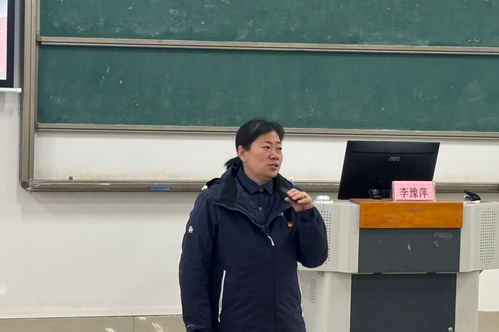 基础医学院党委副书记李豫萍为开班仪式致辞