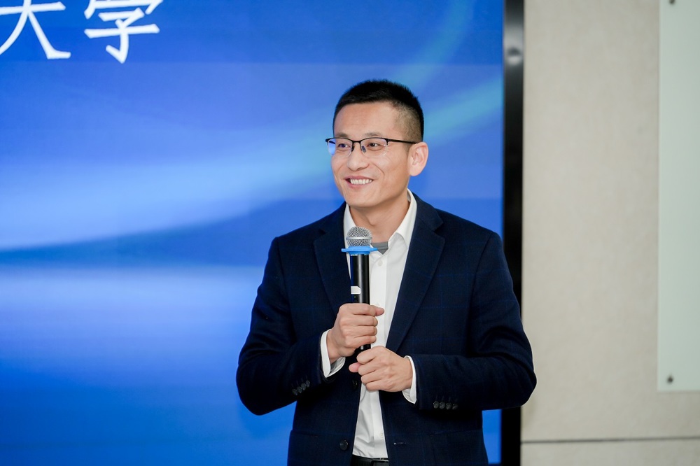 西交利物浦大学首席教育官、未来教育学院执行院长张晓军致辞