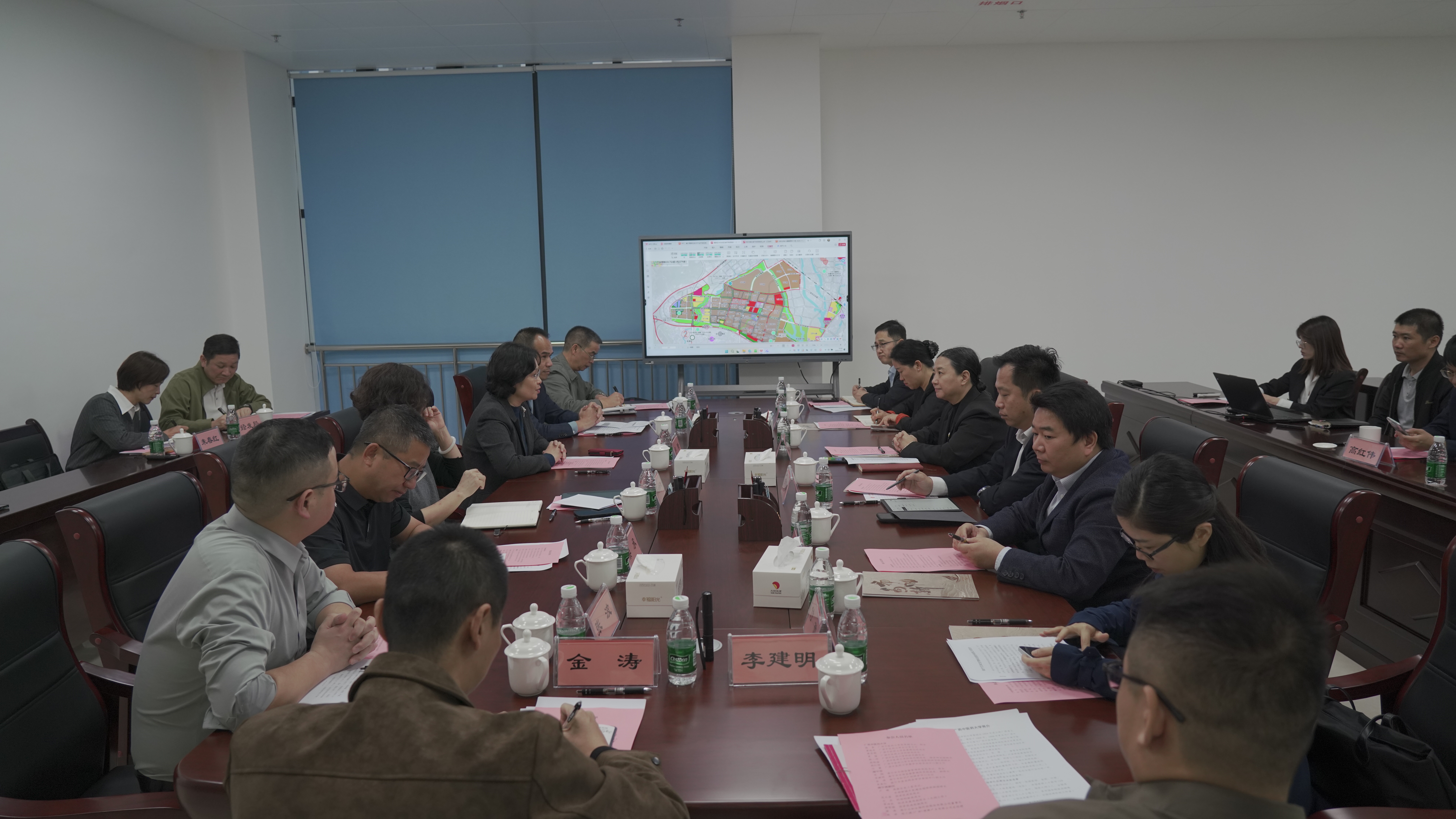 座谈会现场.jpg 座谈会现场.jpg