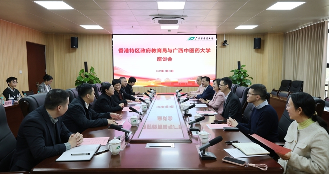 香港特区政府教育局局长蔡若莲一行到访我校