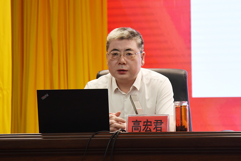 8高宏君书记授课.jpg 8高宏君书记授课.jpg