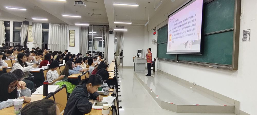 师生上课氛围融洽