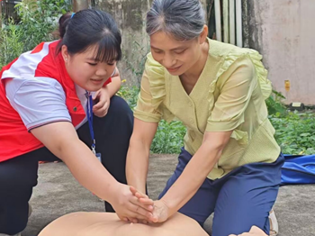 情暖重阳送健康，爱心义诊进社区｜我校大学生红十字会开展重阳节义诊活动