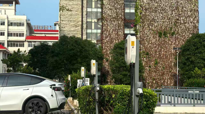 【我为群众办实事】资产经营有限公司推进仙葫校区新能源汽车新增充电桩项目落地